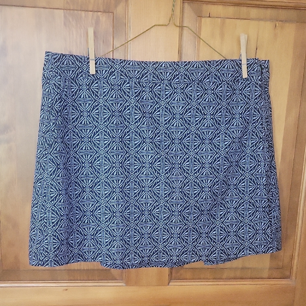 Black and White Mini Skirt for Casual Wear